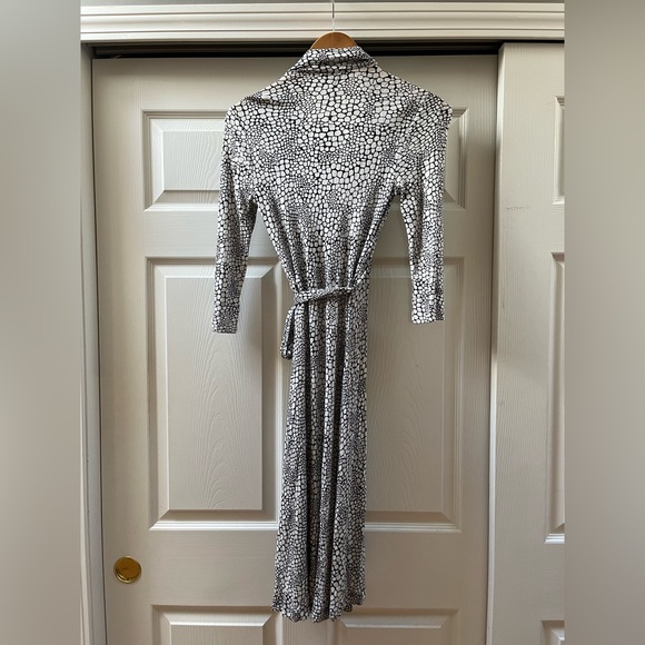 Bebe Pebble Pattern Wrap Dress - Picture 3 of 3